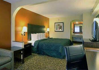 Rodeway Inn&suites North Clarksville